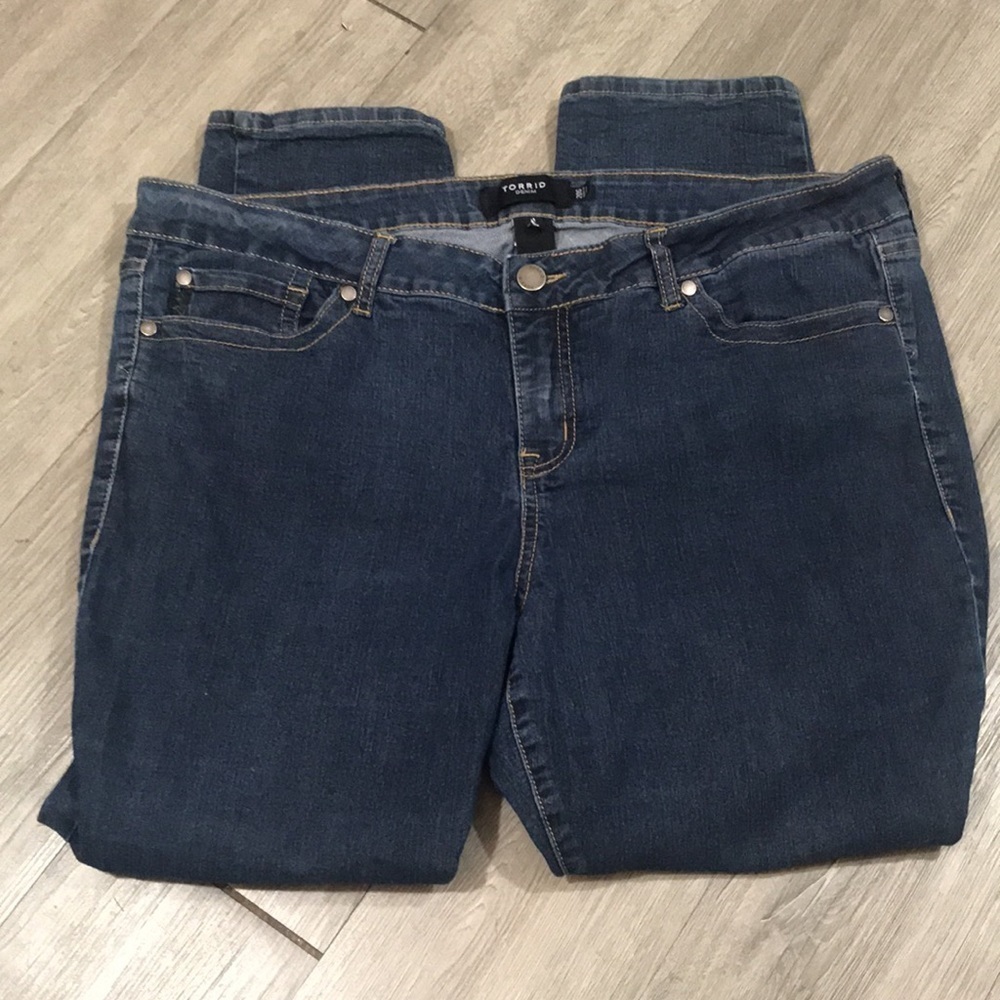 Torrid Medium Wash Straight Leg Mid-Rise Jeans           size 20s - Picture 4 of 7